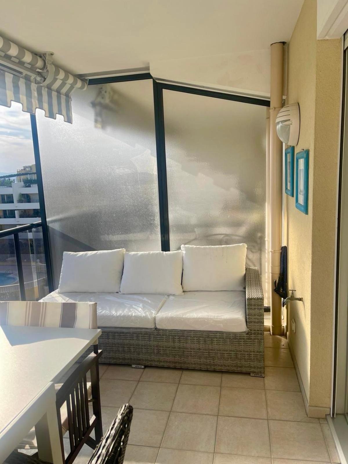 Apartment Front Sea Luxury