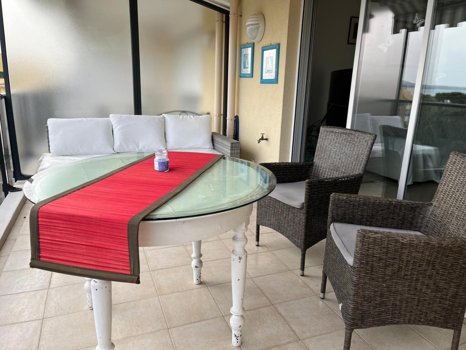 Front Sea Luxury Apartment